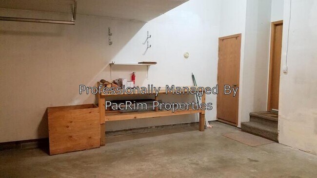 Building Photo - 1720 Commodore Dr