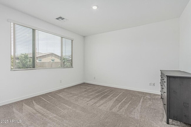 Building Photo - Newer Built 3 Bedroom/2 Bath Single Level Home in Queen Creek! Community Pool, Splash Pad, Lakes ...