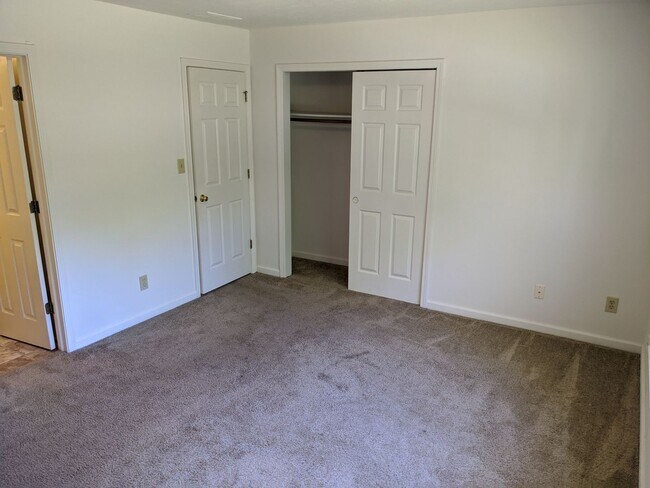 Building Photo - Spacious 2 bed 2 bath in Greenwood!