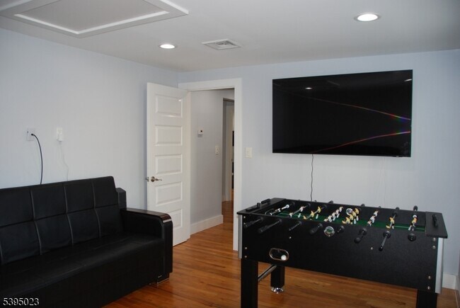 Building Photo - 229 Monroe St