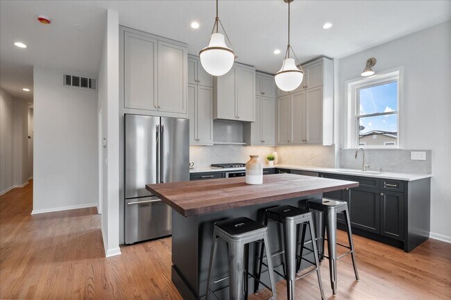 Building Photo - 217 S Bell Ave