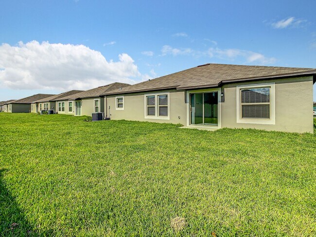 Building Photo - Beautiful 4 bedroom 2.5 bathroom Single Family House! Like new!