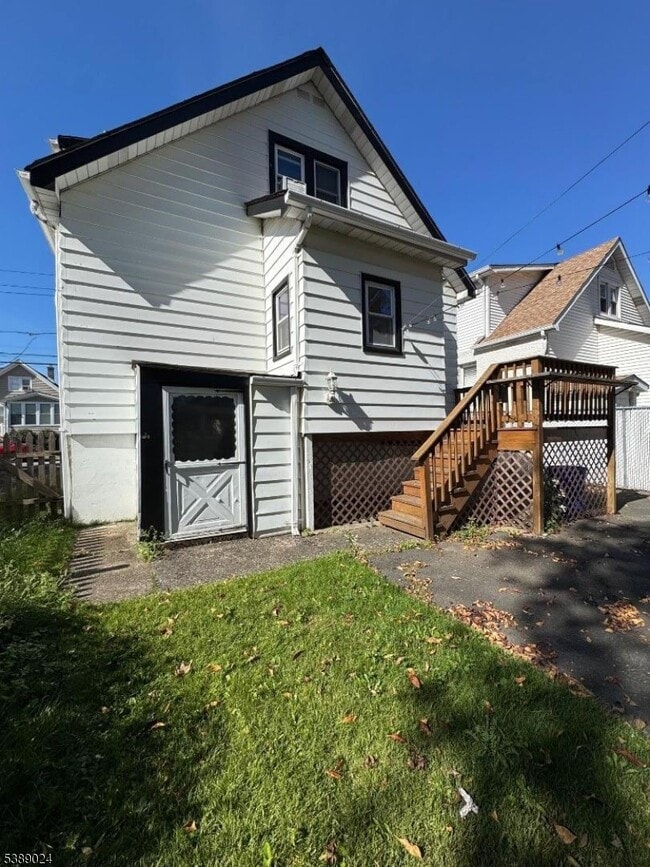 Building Photo - 30 Zeliff Ave
