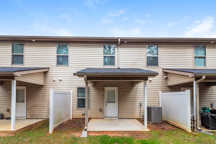 Building Photo - 2215 Marlin Dr