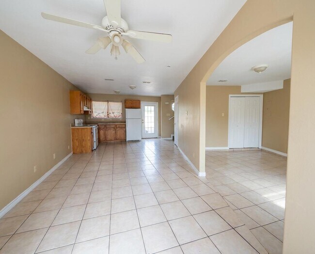Building Photo - 312 Begona Ct