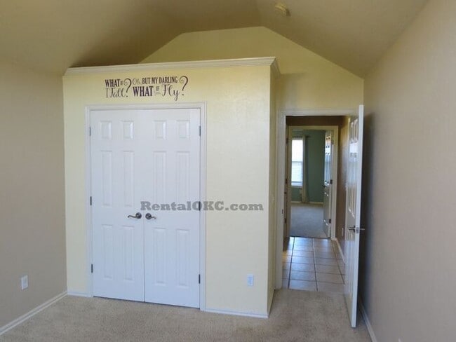 Building Photo - Moore 3/2 bed plus office and a storm shelter! Great schools, great access!