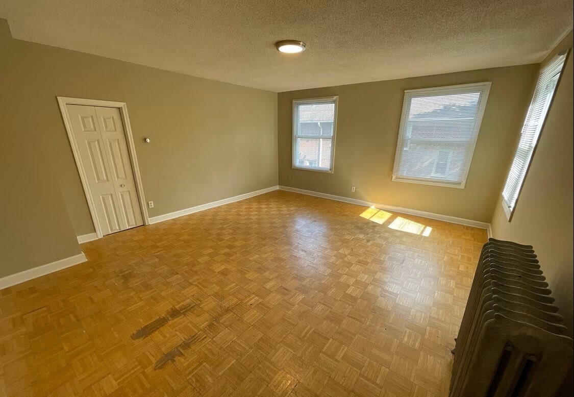 Building Photo - 1121 7th St SE