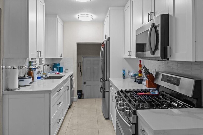 Building Photo - 117 W 34th St