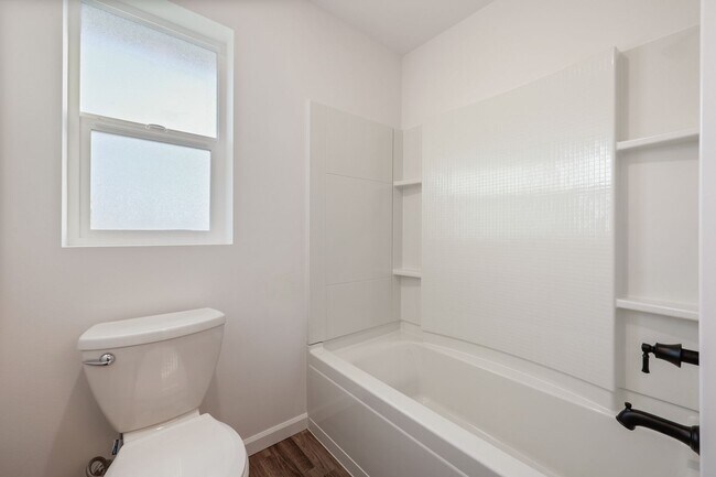 Building Photo - Like-New Tumwater Hill Home with A/C - 3 beds, 2.5 baths