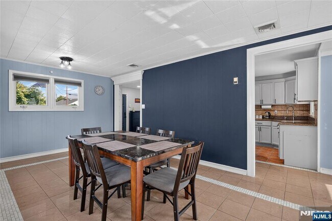 Building Photo - 8 Coyles Ct