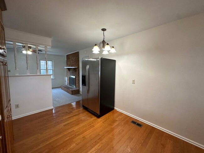 Building Photo - Beautiful apartment in Concord area! Half ...