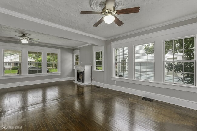 Building Photo - 409 Forest