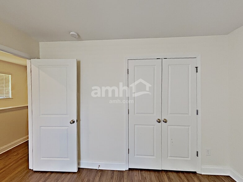 Building Photo - 104 Cobblestone Dr