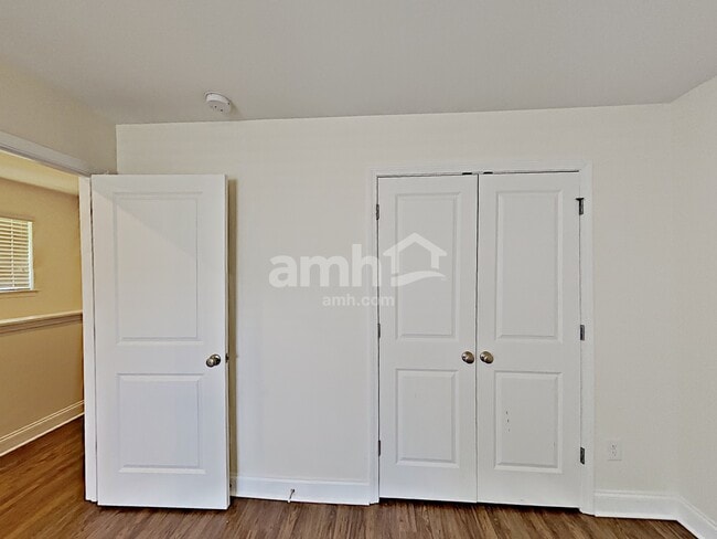 Building Photo - 104 Cobblestone Dr