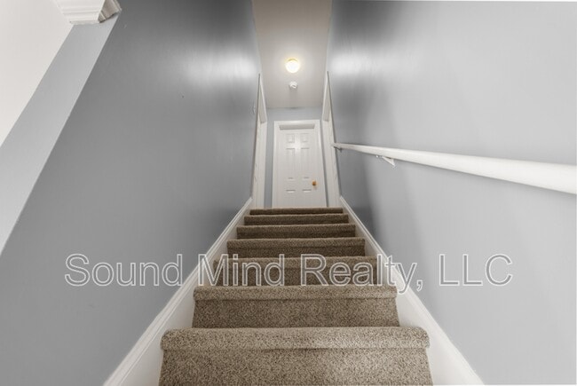 Building Photo - 933 Beechwood Dr