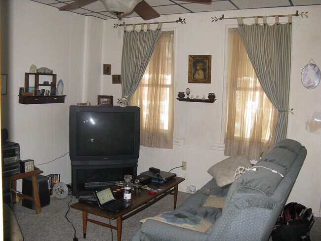 Building Photo - 482 New Dorwart St