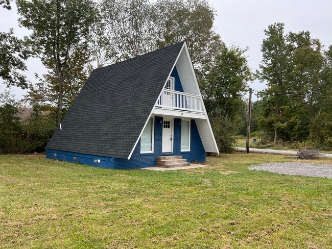 Building Photo - 12 Swiss Dr