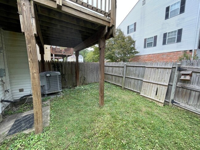 Building Photo - 15039 Cherrywood Dr