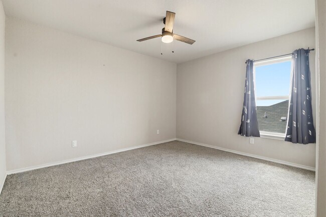 Building Photo - 4 Bedroom Home for Rent in San Antonio with Solar Panels – Cinco Lakes Move-In Ready!