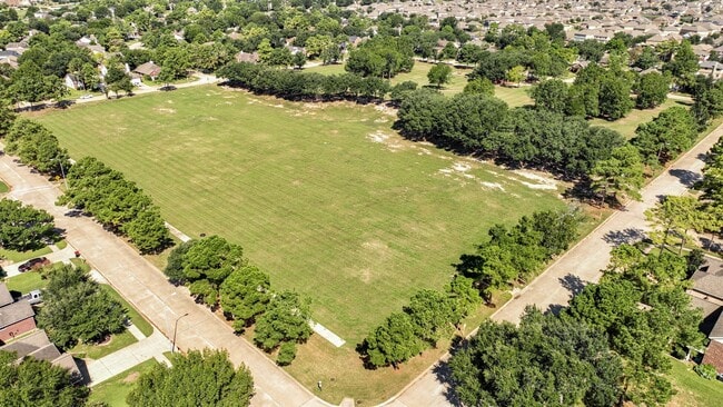 Building Photo - 15127 Trumpet Vine Ln