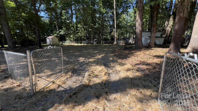 Building Photo - 308 Robinson Ave