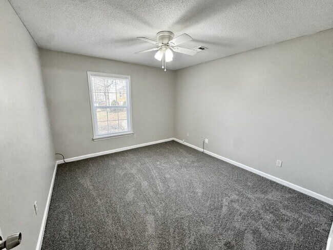 Building Photo - 8569 Kings Cross Cove