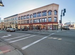 Building Photo - 7 Main St