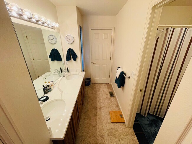 Building Photo - Charming home located in Coal Creek Ranch-$1000 Off First Month's Rent!