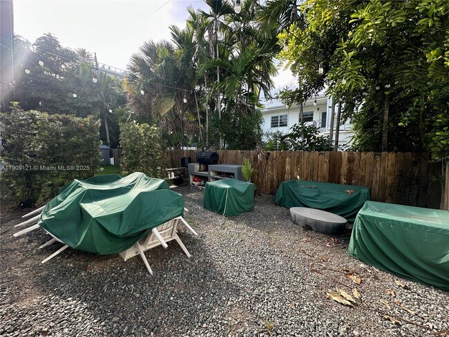 Building Photo - 1135 101st St