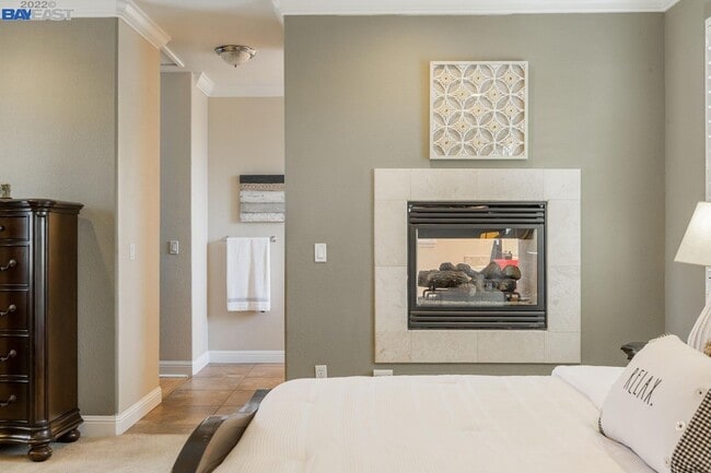 Building Photo - Live Exceptionally in This Peaceful Willow Glen Executive Home; 4 bed/ 4.5 bath