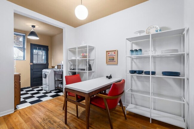 Building Photo - 3538 N Racine Ave