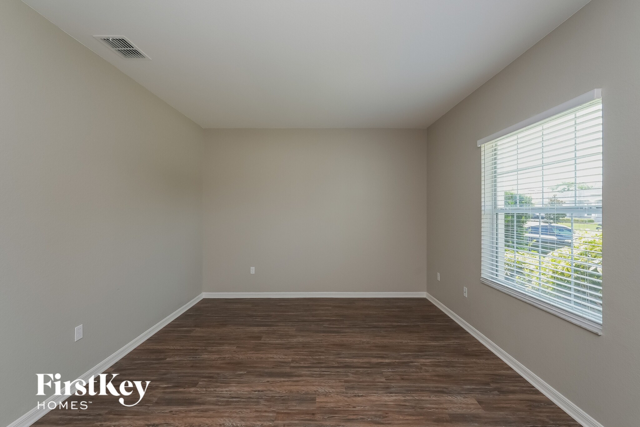 Building Photo - 1970 Country Manor St