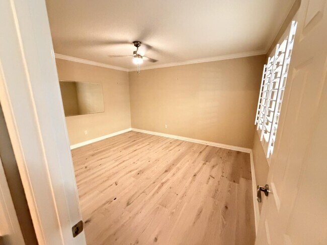 Building Photo - 39196 Sweetwater Dr