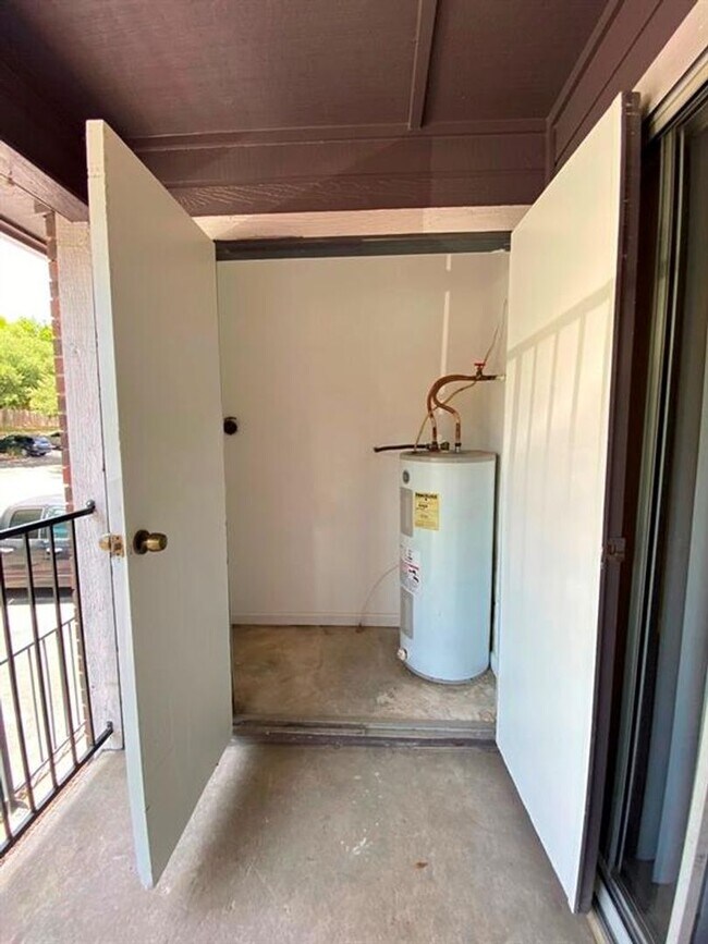 Building Photo - The Silverado Condominiums have plenty of ...