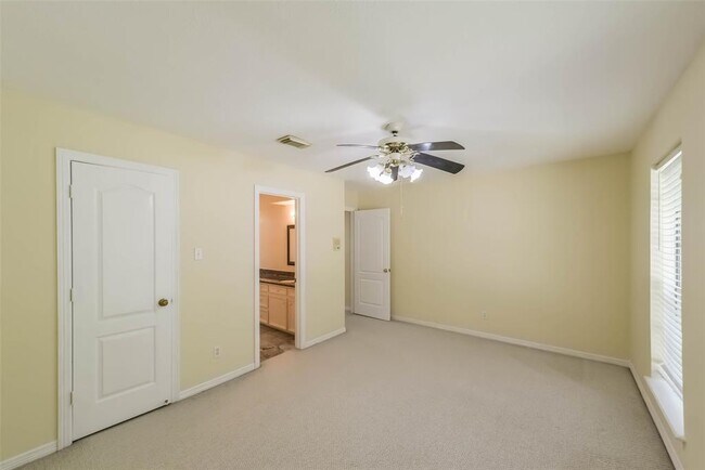 Building Photo - 1706 Galleon Oaks Dr