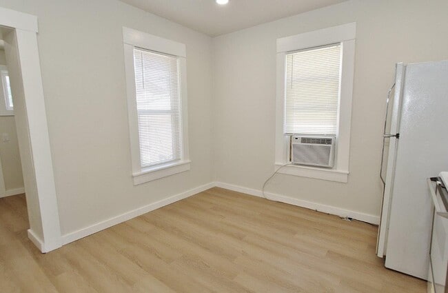 Building Photo - 311 N Commercial Ave
