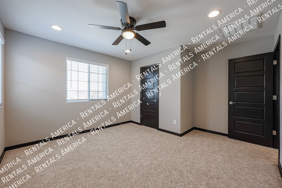 Building Photo - 5610 N 90th Dr