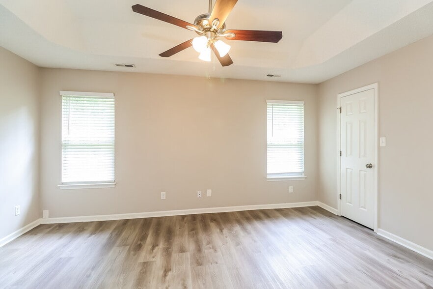 Building Photo - 7229 Kavan Hunter Dr