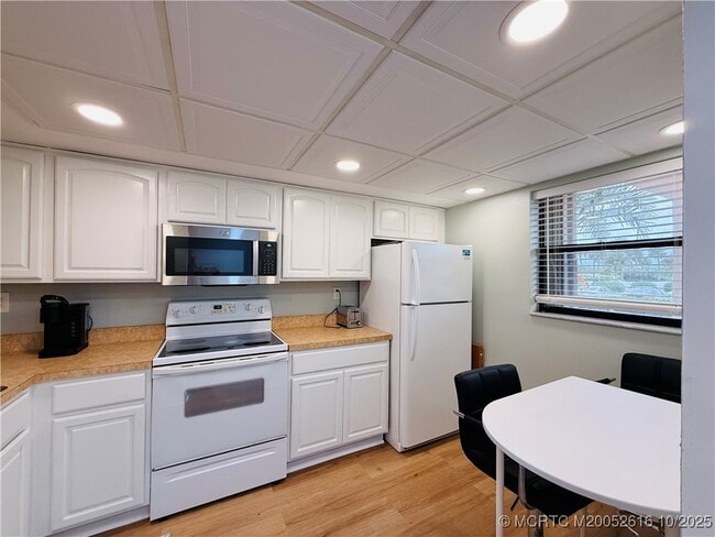 Building Photo - 9490 S Ocean Dr