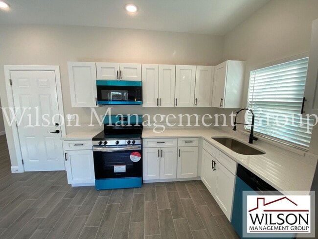 Building Photo - 732 S Lee Ave