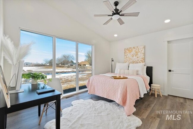 Building Photo - 384 London St