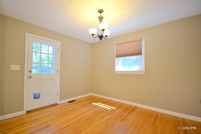 Building Photo - 17 Laurel Park Dr