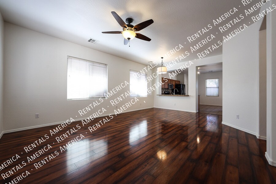 Building Photo - 2010 S Falcon Dr