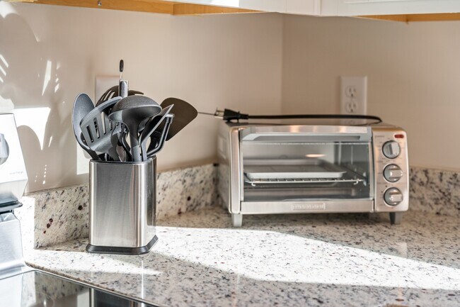 Building Photo - 24 Sawyer St