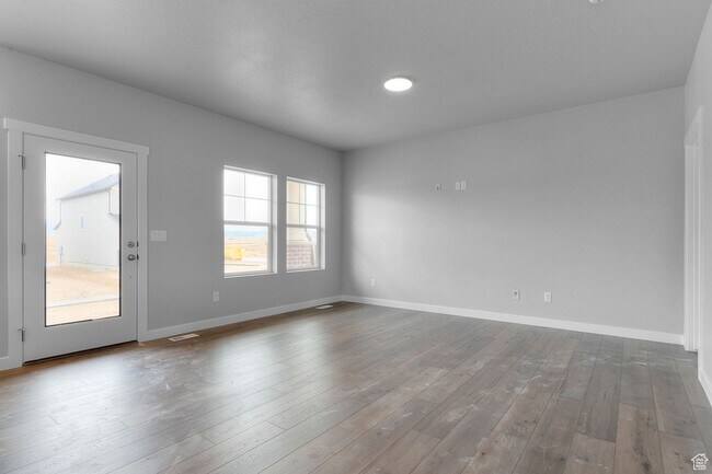 Building Photo - 6757 E Lakeside Dr
