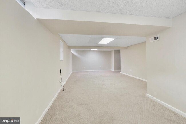 Building Photo - 46525 Hollymead Pl