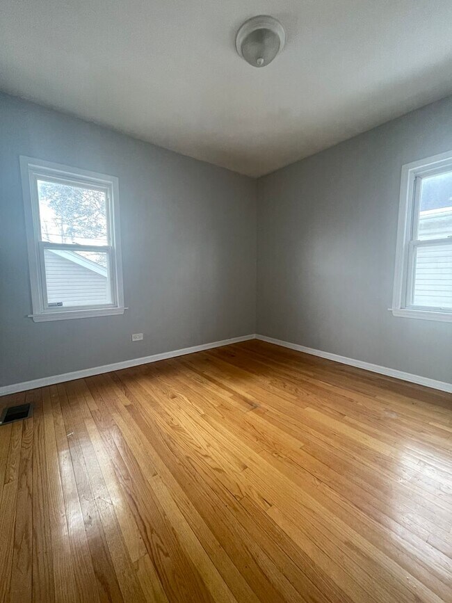 Building Photo - Beautiful 3 Bedroom house for Rent in Calumet City, IL AVAILABLE NOW!!