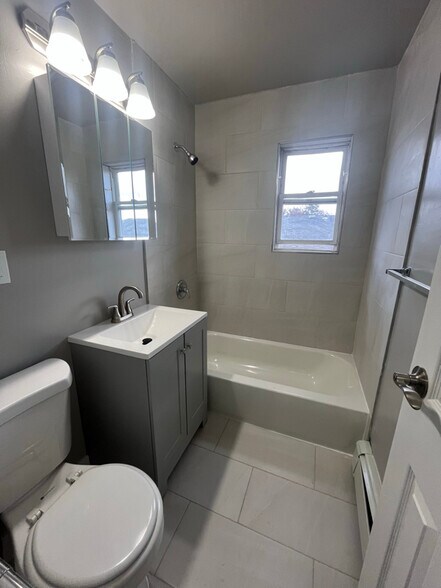 Building Photo - 394 Park Ave