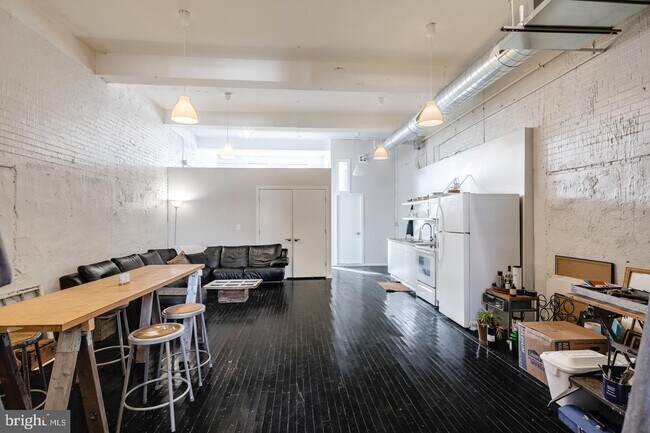 Building Photo - 1804 E Hazzard St