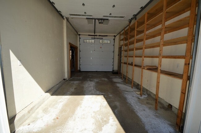 Building Photo - 64 Ballardvale St